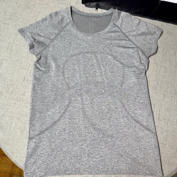 Lululemon Swiftly Tech 2.0 Short Sleeve Shirt Shirt Slate Gray Size 16 - Picture 10 of 11
